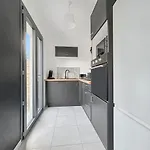Maison Moderne T5 - 4 Ch Sdb Privatives - Terrasse *