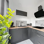 Maison Moderne T5 - 4 Ch Sdb Privatives - Terrasse *