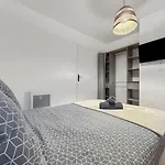 Maison Moderne T5 - 4 Ch Sdb Privatives - Terrasse