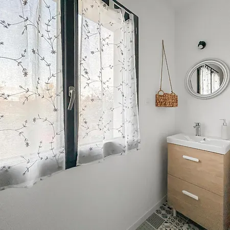 Maison Moderne T5 - 4 Ch Sdb Privatives - Terrasse *