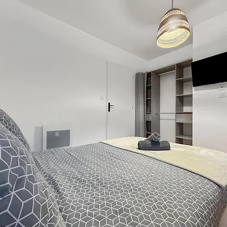 Maison Moderne T5 - 4 Ch Sdb Privatives - Terrasse Vila