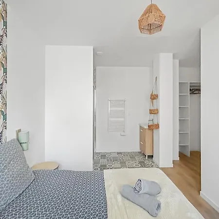 Maison Moderne T5 - 4 Ch Sdb Privatives - Terrasse