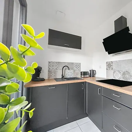Maison Moderne T5 - 4 Ch Sdb Privatives - Terrasse *