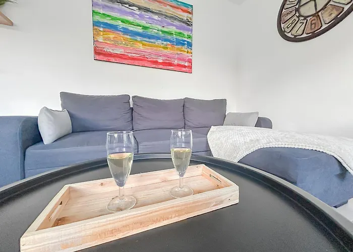 Maison Moderne T5 - 4 Ch Sdb Privatives - Terrasse *