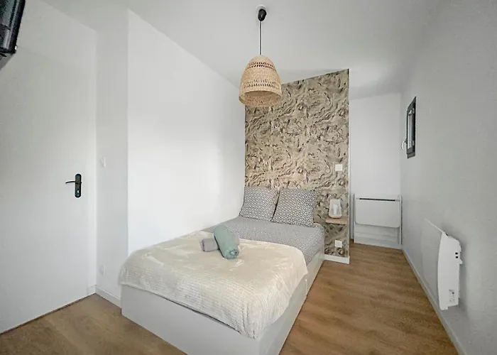 Maison Moderne T5 - 4 Ch Sdb Privatives - Terrasse