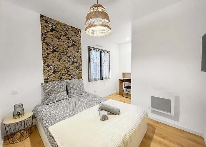 Maison Moderne T5 - 4 Ch Sdb Privatives - Terrasse *