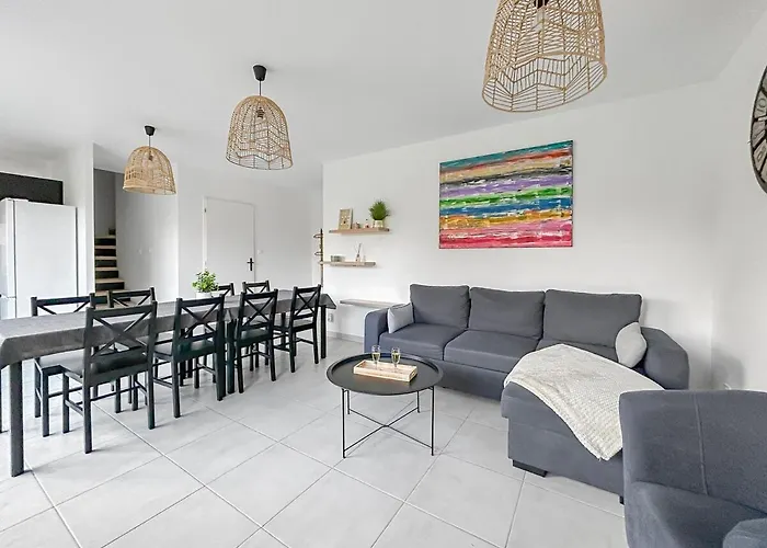 Maison Moderne T5 - 4 Ch Sdb Privatives - Terrasse