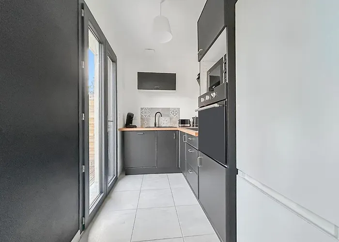 Maison Moderne T5 - 4 Ch Sdb Privatives - Terrasse *