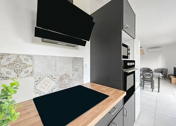 Maison Moderne T5 - 4 Ch Sdb Privatives - Terrasse *